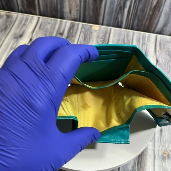 MCM TRIFOLD WALLET IN GUC - Picture 8 of 11